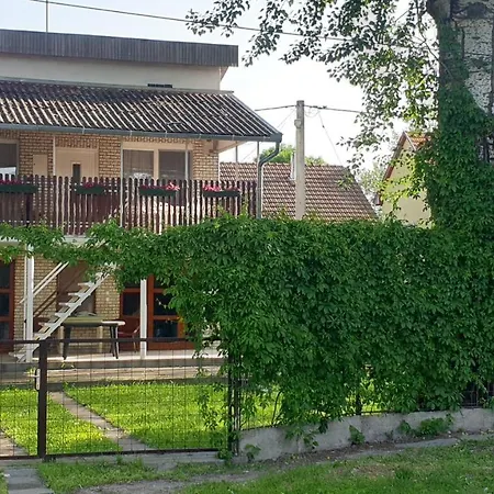 Case de vacanță Sarga311 Ueduelohaz Seghedin