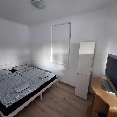 Sarga311 Ueduelohaz
