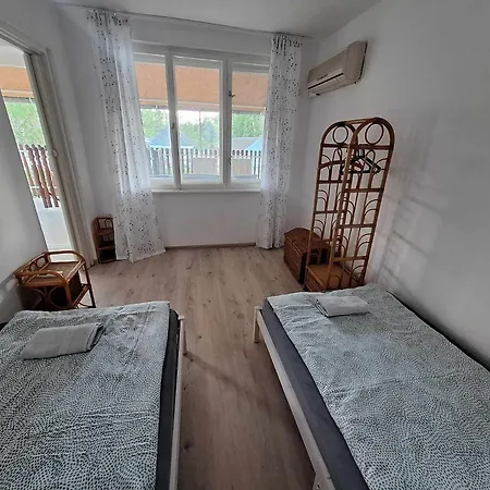 Sarga311 Ueduelohaz Holiday home Szeged